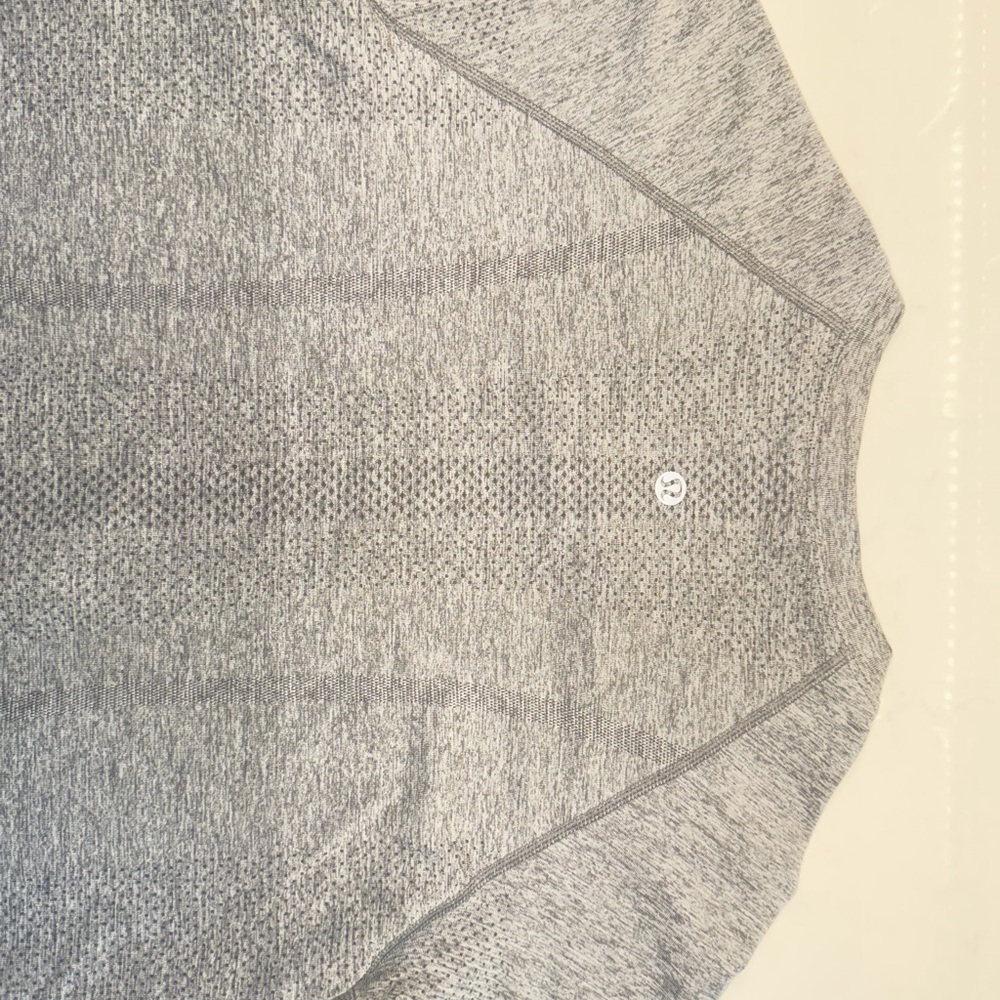 Lululemon Athletica Gray Short Sleeve Tee - Picture 4 of 5